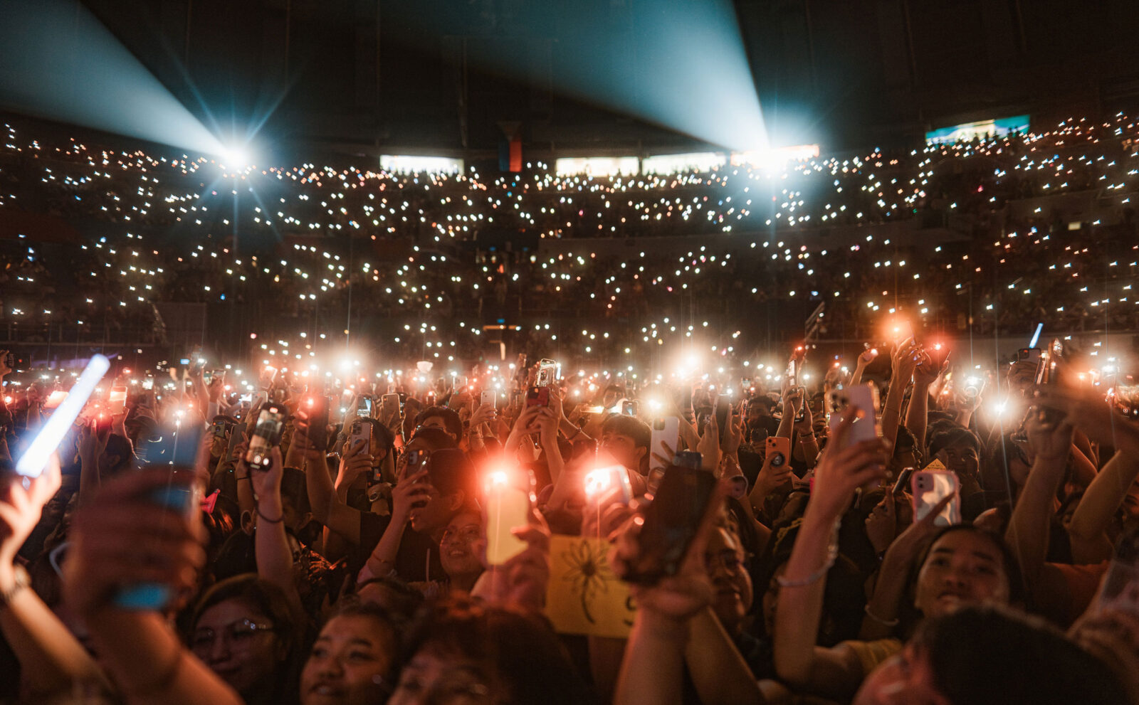 Concert crowd raising their their phone flashlights
