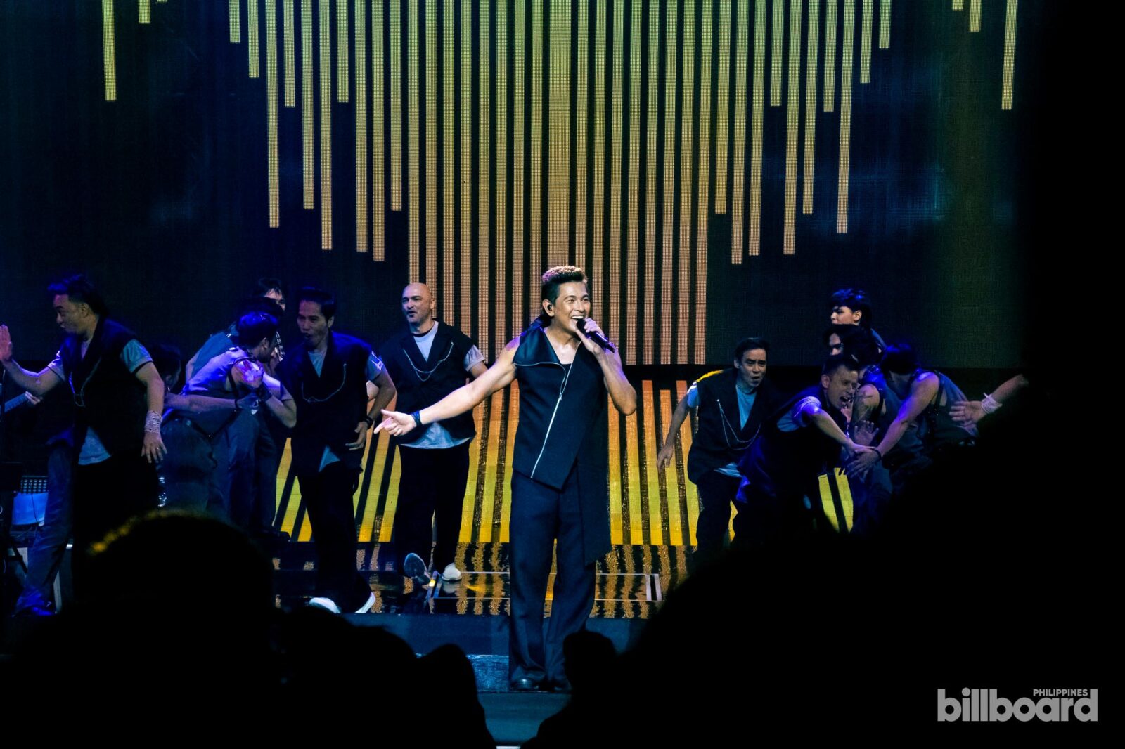 Gary Valenciano performing at his 40th Anniversary Concert 'Pure Energy'