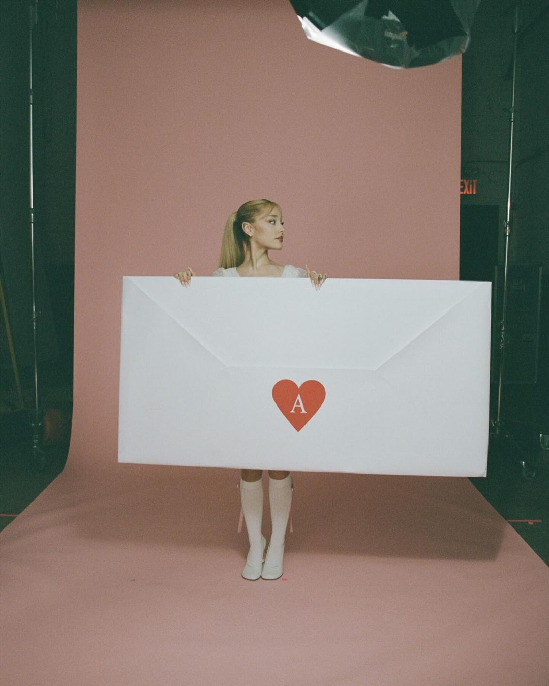 ariana grande lovenotes