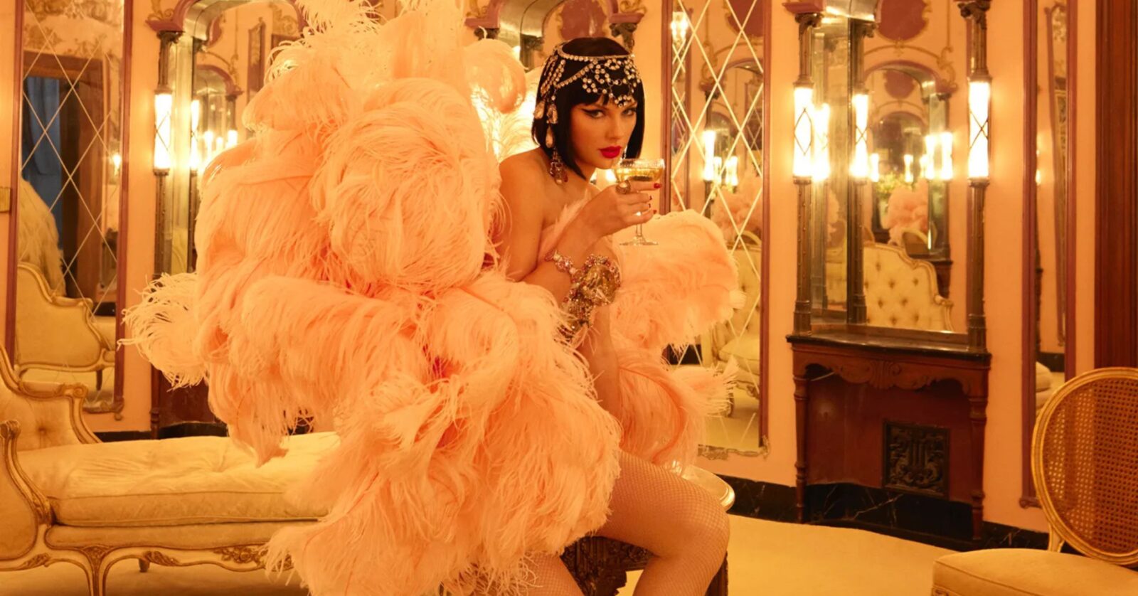 Taylor Swift Unveils Limited 'The Life of a Showgirl' Vinyl Variants