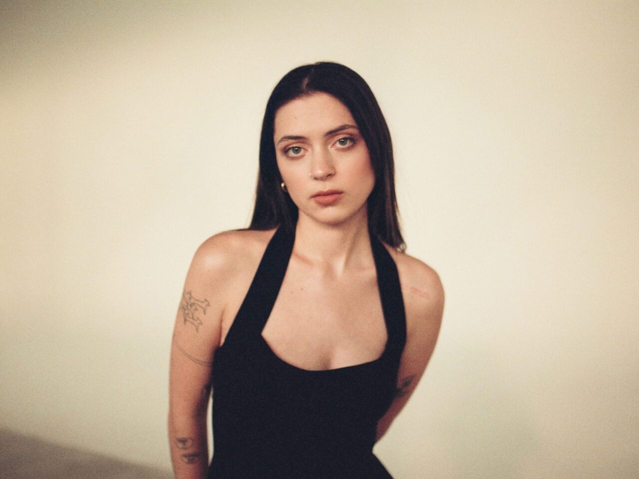 lizzy mcalpine staying billboard philippines hot 100